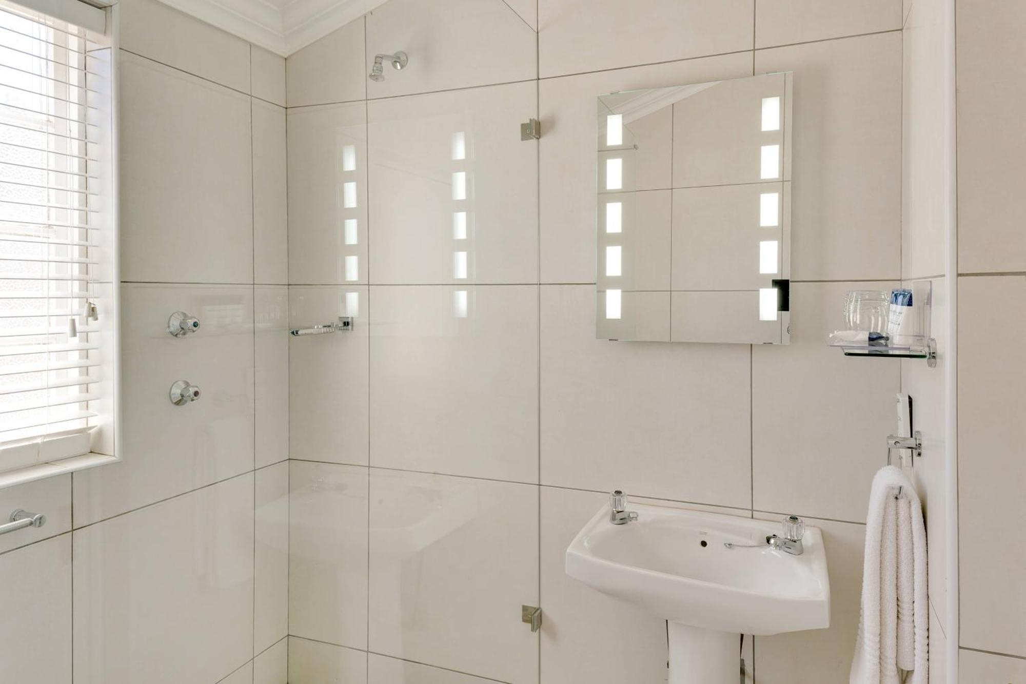 Protea Hotel By Marriott Dorpshuis & Spa סטלנבוש מראה חיצוני תמונה
