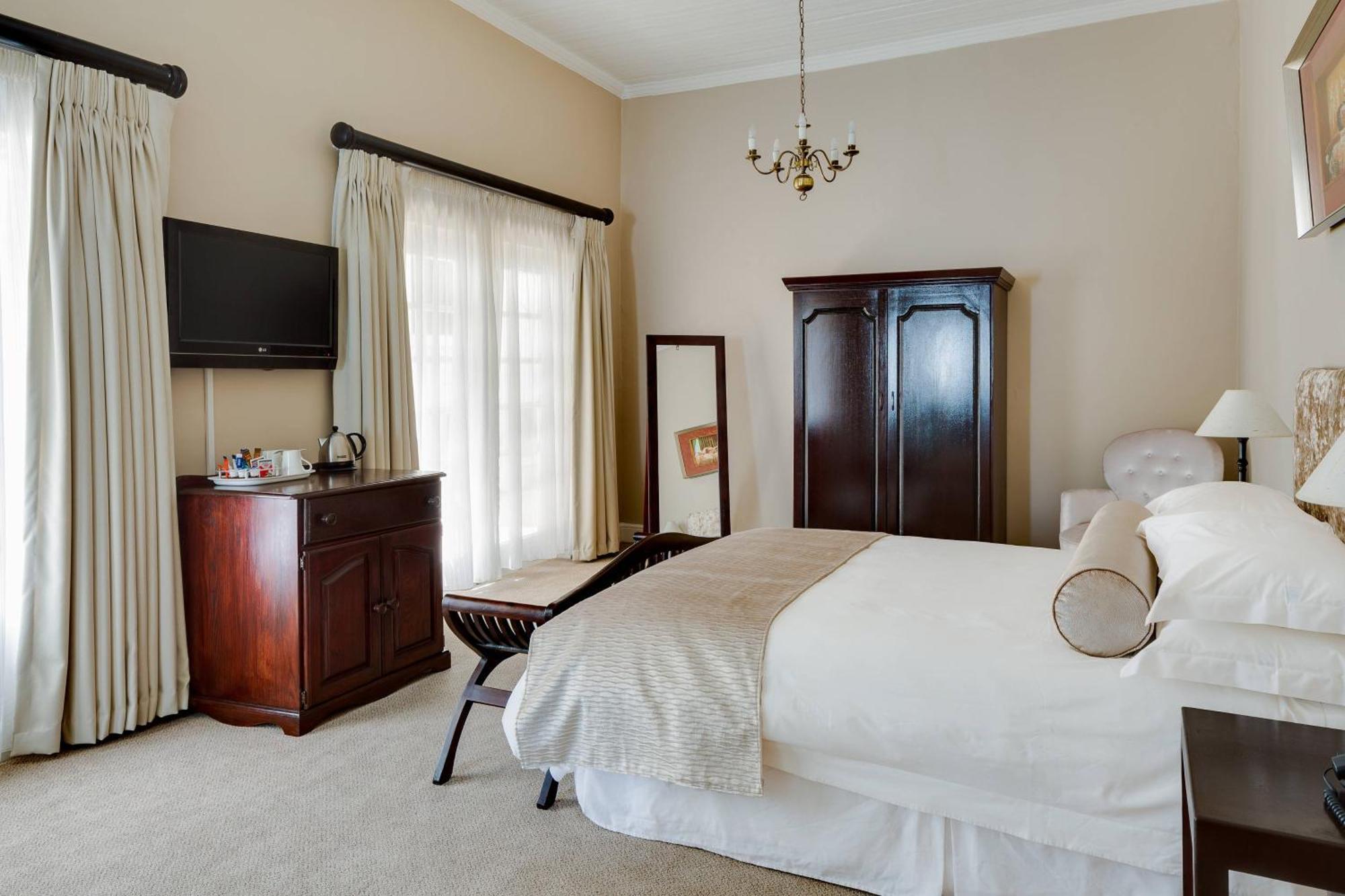 Protea Hotel By Marriott Dorpshuis & Spa סטלנבוש מראה חיצוני תמונה