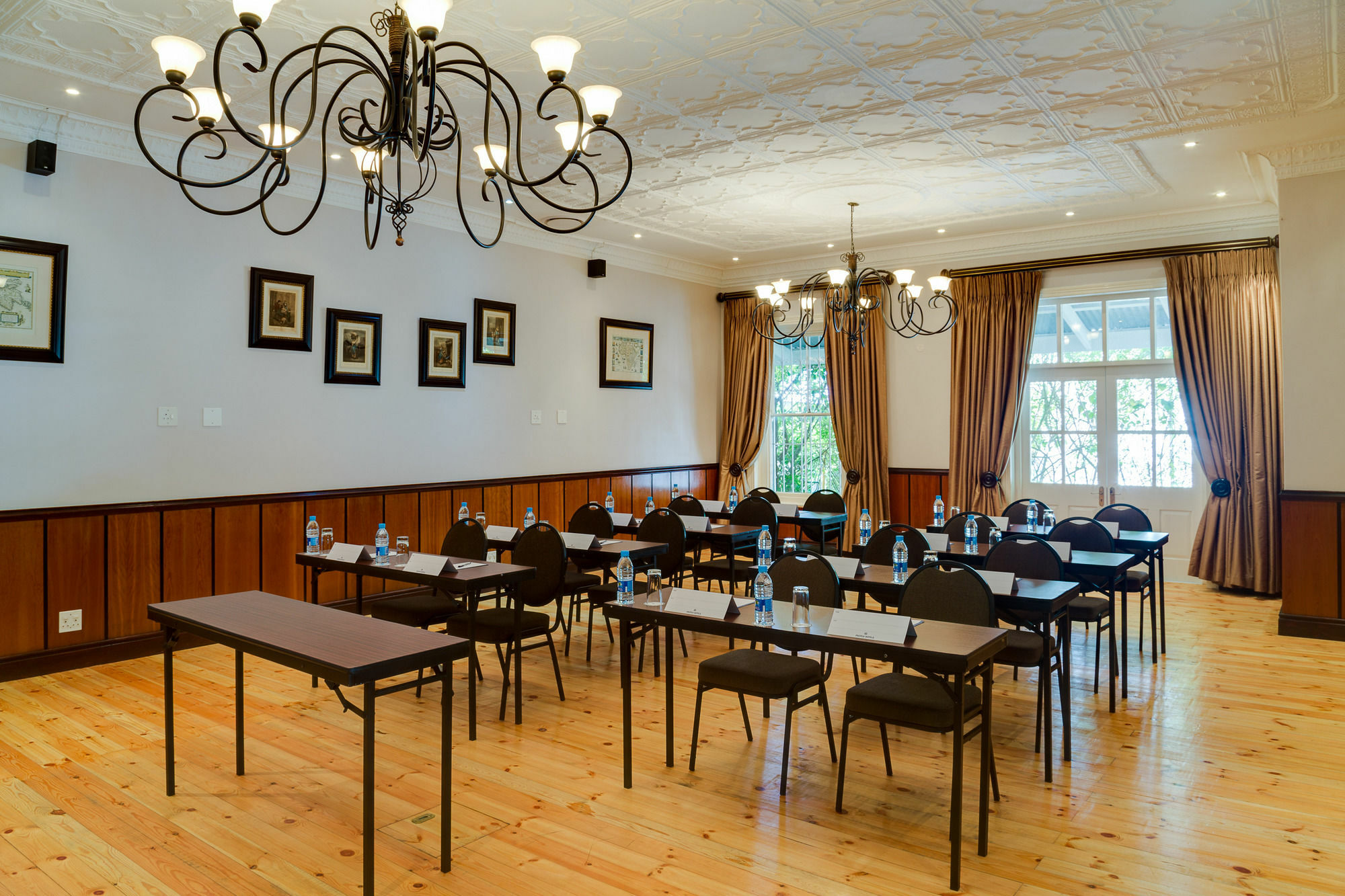 Protea Hotel By Marriott Dorpshuis & Spa סטלנבוש מראה חיצוני תמונה