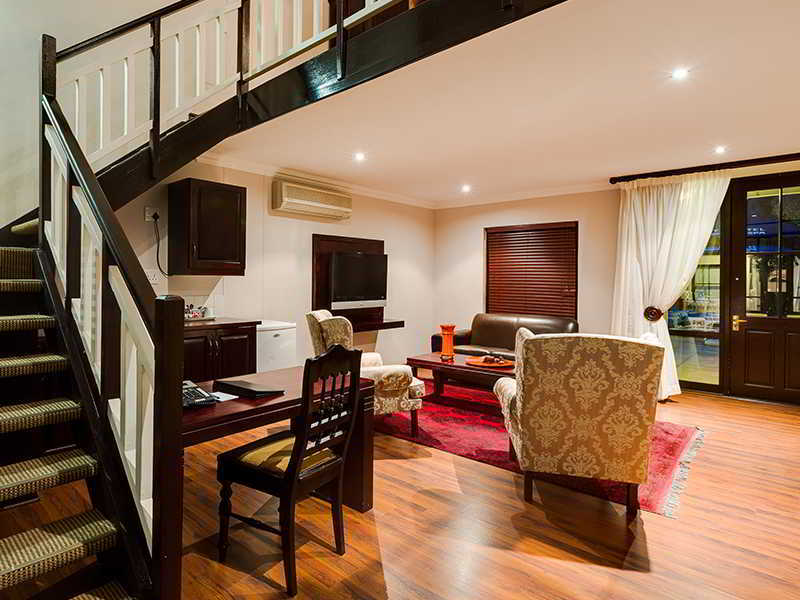 Protea Hotel By Marriott Dorpshuis & Spa סטלנבוש מראה חיצוני תמונה